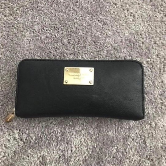 Michael Kors Handbags - ✂️Michael Kors Large Zip Around Blk Wallet w/ Gold